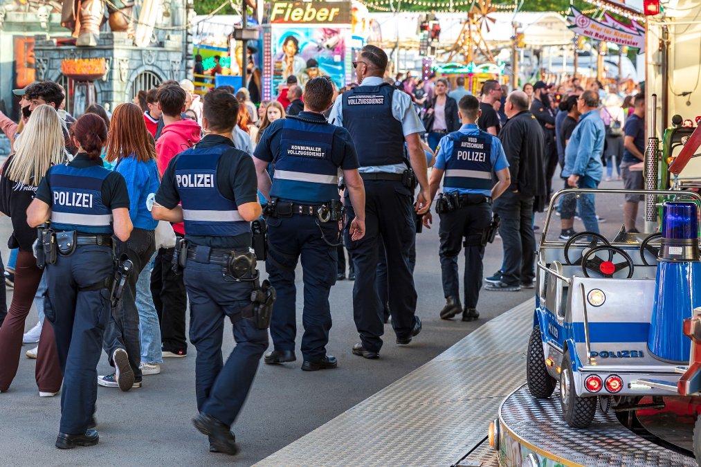Vulkaneifelkreis: Polizei räumt Kirmes nach Auseinandersetzungen Vulkaneifelkreis: Polizei räumt Kirmes nach Auseinandersetzungen