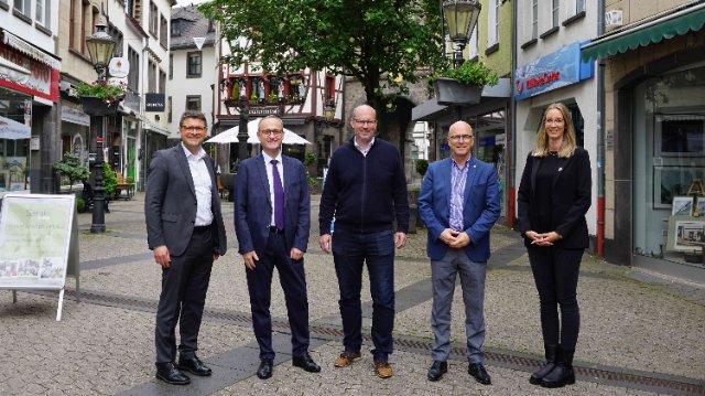 Stadt Mayen erhält Spenden für die Bepflanzung in der Innenstadt