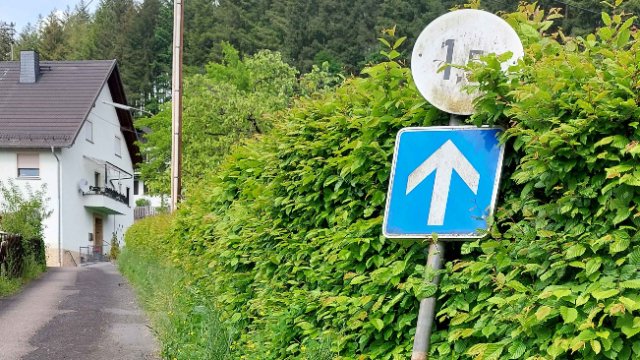 Verbindungsweg "Am Sonnenberg" in falscher Richtung befahren