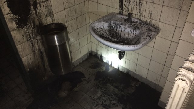 10.000 Euro Sachschaden: Öffentliches WC in Lahnstein in Brand gesetzt