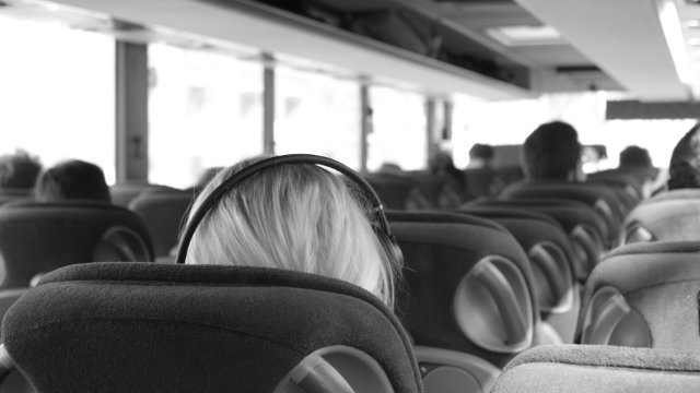 Gravierende Mängel bei Kontrollen von Reisebussen festgestellt