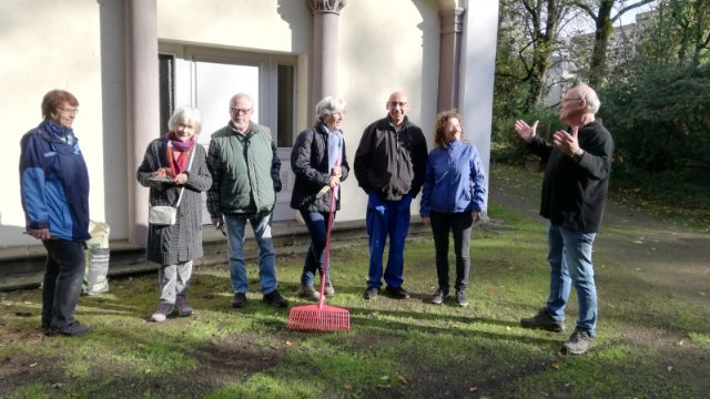 Ehrenamtiliche Grabpaten bringen Alten Friedhof auf Vordermann