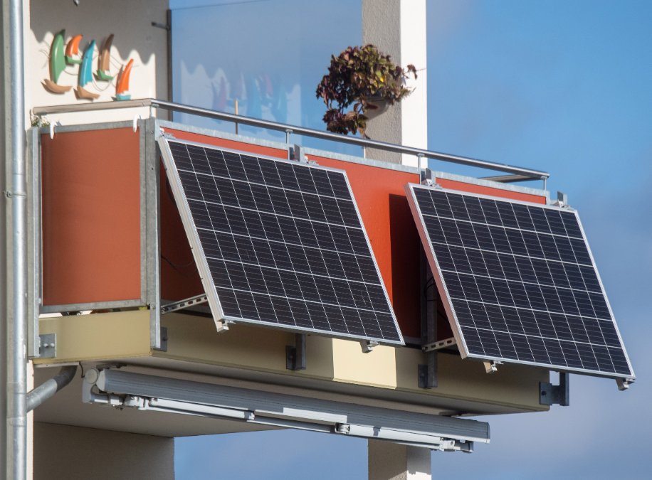 Kleine Solaranlagen auf Balkonen verzeichnen stark steigendes Interesse