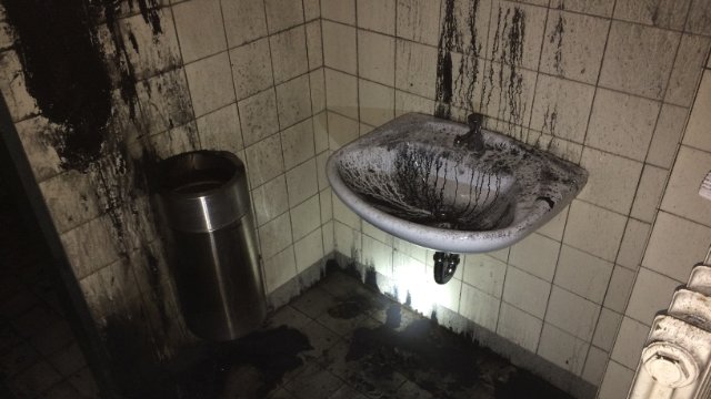 Brandstiftung im öffentlichen WC am Salhofplatz