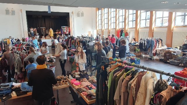 Erfolgreicher erster Kleiderbasar für Frauen in Nassau 