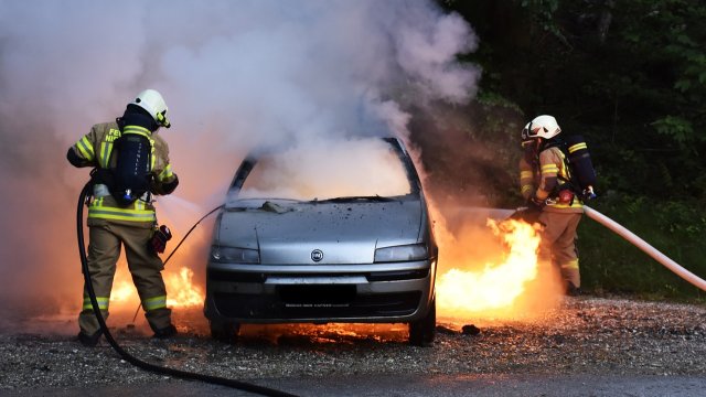 Fünf Auto-Brände in Arzbach: Kripo übernimmt Ermittlungen