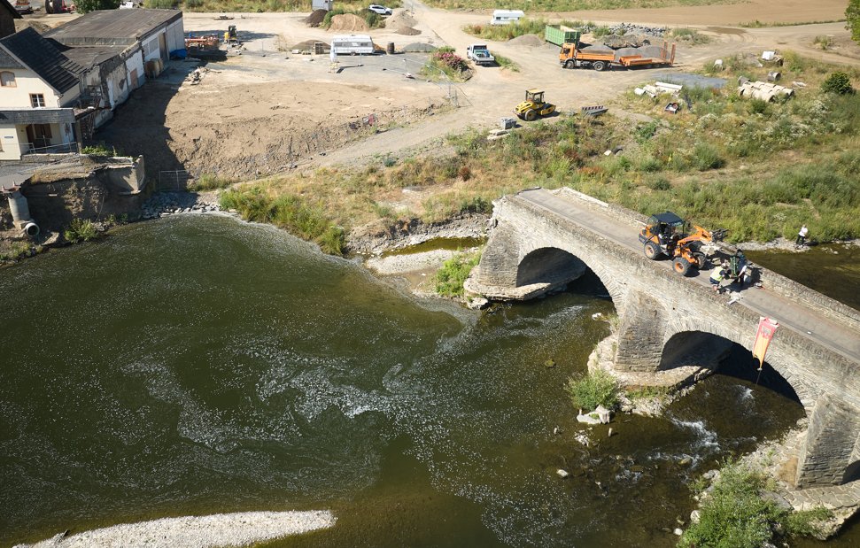 Nepomukbrücke weitgehend abgerissen Nepomukbrücke weitgehend abgerissen