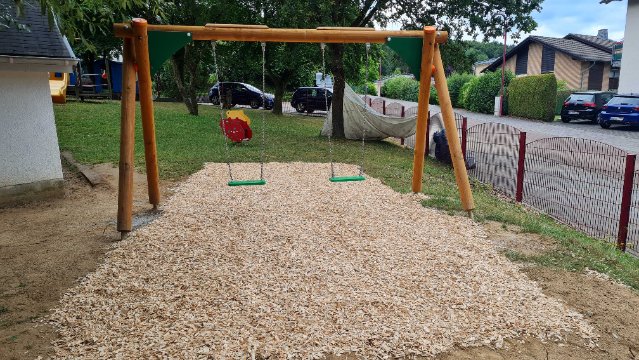 Eltern renovieren Spielplatz der Kita Maxsain