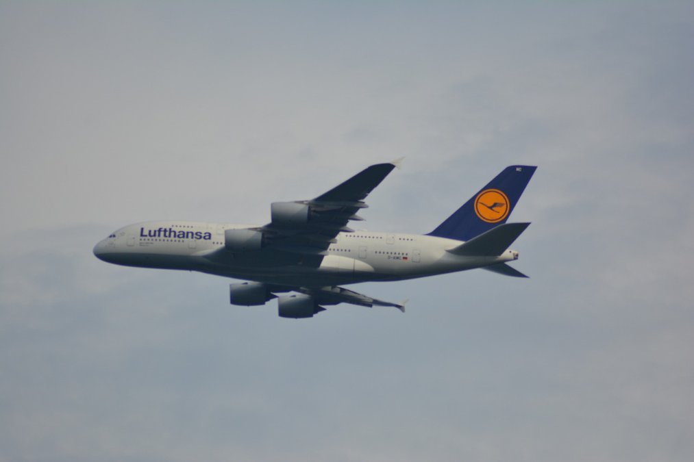 Jumbo-Jet lässt 40 Tonnen Kerosin über Rheinland-Pfalz ab Jumbo-Jet lässt 40 Tonnen Kerosin über Rheinland-Pfalz ab