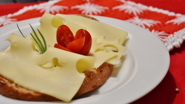 Schnittkäse und Brot deutlich teurer als vor einem Jahr