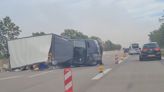 Koblenz: Umgekippter Lkw auf A48 - Polizei vermerkt zahlreiche "Gaffer"