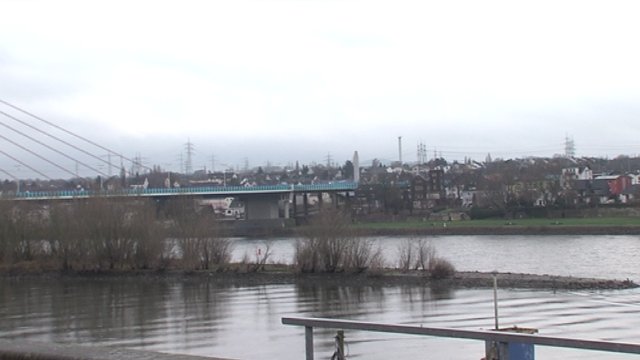 Großeinsatz in Weißenthurm: Vermisstensuche auf Höhe der Rheinbrücke