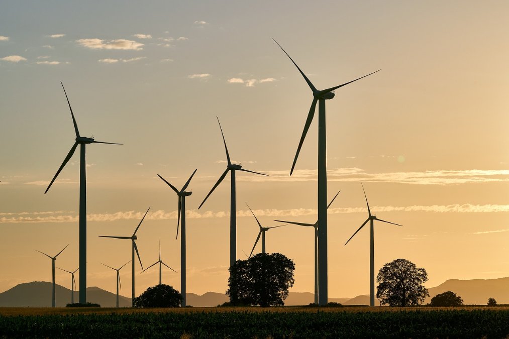 Studie: Hohe Akzeptanz für Ausbau von Wind- und Solarenergie Studie: Hohe Akzeptanz für Ausbau von Wind- und Solarenergie