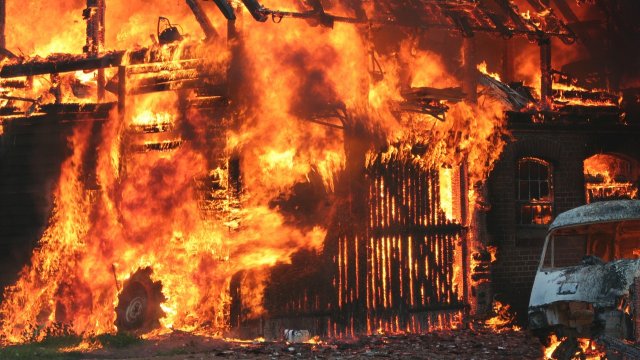 Badenhard: Scheune im Hunsrück durch Brand zerstört