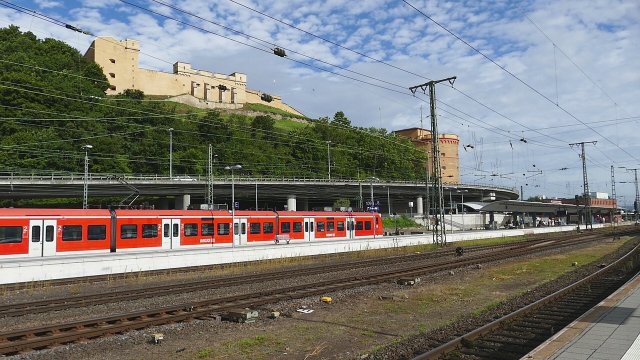 Deutsche Bahn präsentiert neue Schallschutzwände für Mittelrheintal