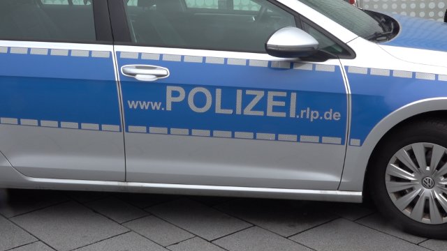Fahrerflucht nach Unfall mit Bagger in Urbar