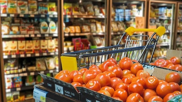 Kirchen (Sieg): Bedrohung nach Ladendiebstahl: Mann flüchtet aus Supermarkt 