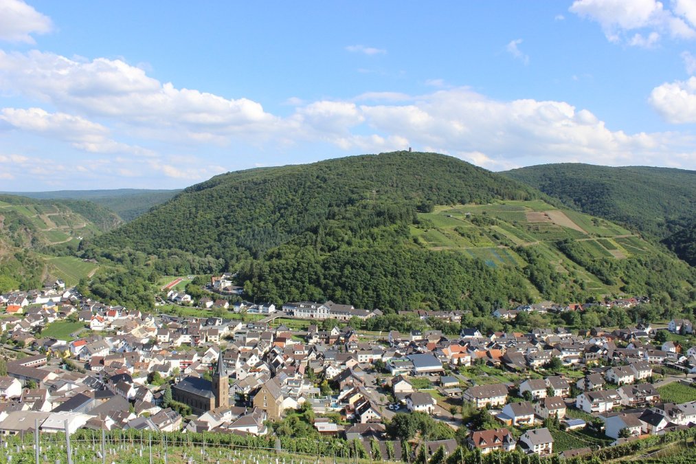 900 Jahre getrennt: Marienthal gehört nun zu Dernau 900 Jahre getrennt: Marienthal gehört nun zu Dernau