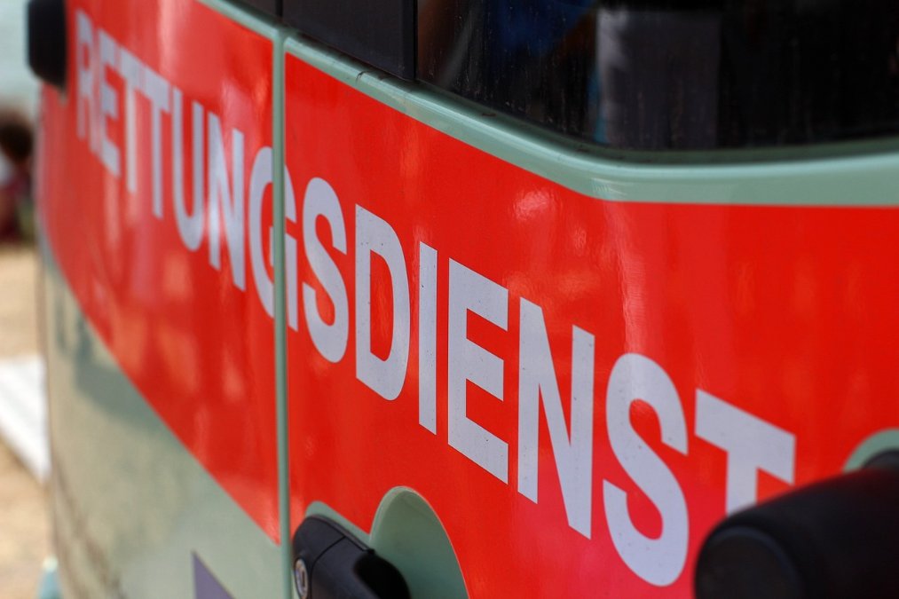 Mann bei Klettern in Steinbruch lebensgefährlich verletzt Mann bei Klettern in Steinbruch lebensgefährlich verletzt
