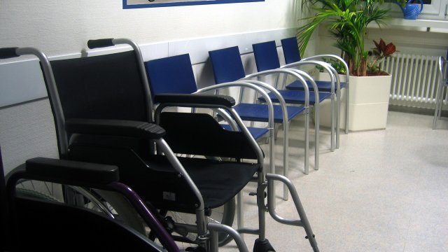 Kassenärztliche Vereinigung schließt Bereitschaftspraxen - Minister zeigt unverständnis