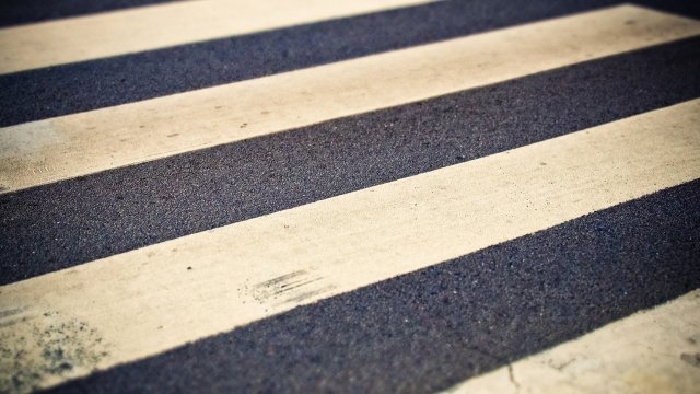 38-Jähriger auf Zebrastreifen von Auto erfasst und schwer verletzt
