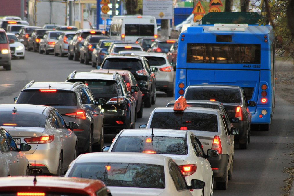 Unfall führt zu Stau auf der B9 Unfall führt zu Stau auf der B9
