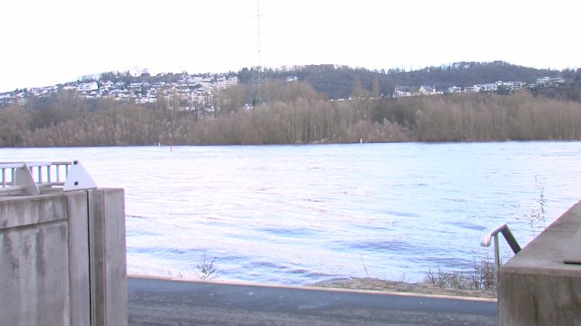 Rhein-Hochwasser sorgt für Einschränkungen im Schiffsverkehr