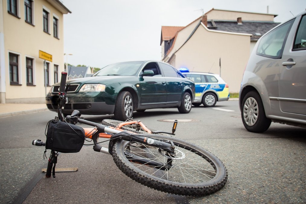 Koblenz: 22-jährige Fahrradfahrerin angefahren und erlitt Kopfplatzwunde Koblenz: 22-jährige Fahrradfahrerin angefahren und erlitt Kopfplatzwunde