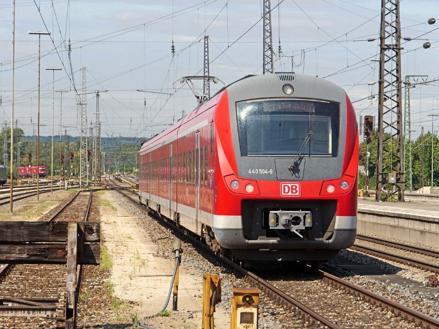 Kreis Mayen-Koblenz: Regionalbahn mit unbekanntem Gegenstand beschossen Kreis Mayen-Koblenz: Regionalbahn mit unbekanntem Gegenstand beschossen