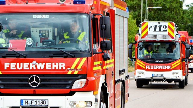 Brand in Dachstuhl - mehrere Häuser beschädigt