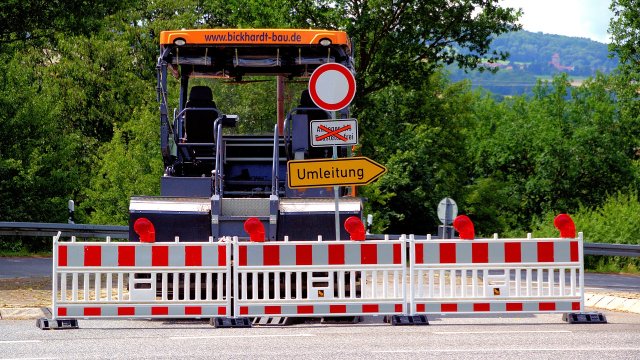 Rhein-Hunsrück-Kreis: Zweistündige Straßenblockade mittels 70 Traktoren 