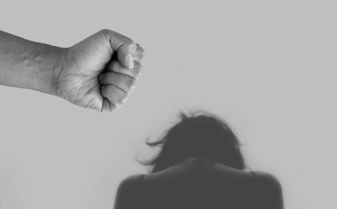 Weißer Ring: Frauen brauchen besseren Schutz vor Gewalt ihrer Partner Weißer Ring: Frauen brauchen besseren Schutz vor Gewalt ihrer Partner