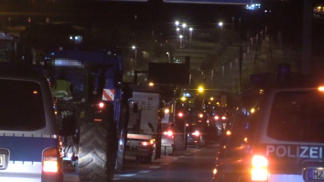 Protest der Landwirte läuft - Blockaden und Konvois