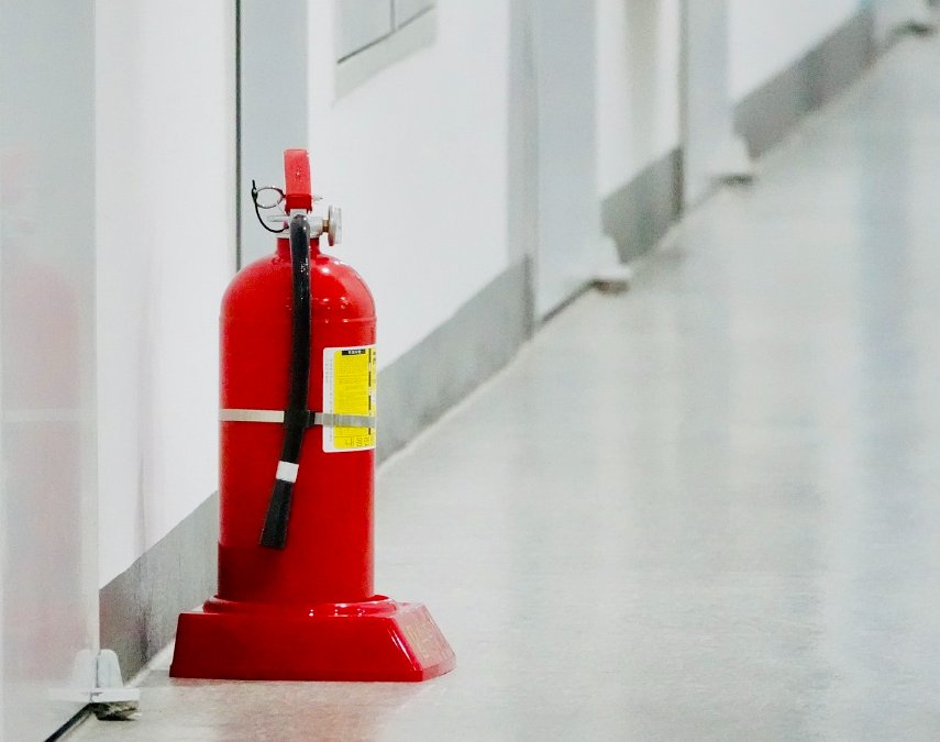 Urteil: Fenster in Brandschutzwänden nicht erlaubt Urteil: Fenster in Brandschutzwänden nicht erlaubt