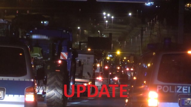 Zweiter Tag der Traktorenproteste: Konvoi auf der B327