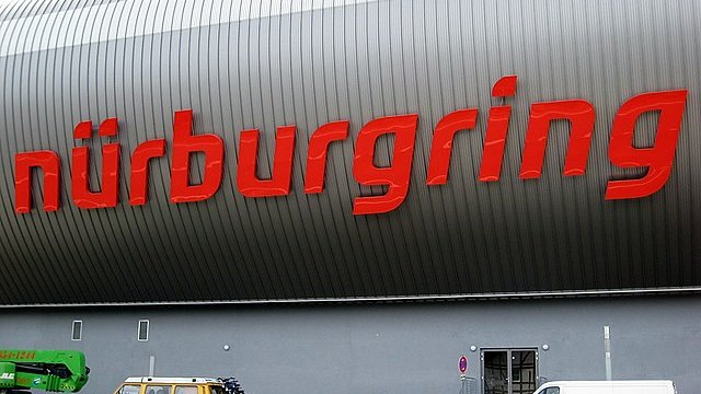 Mann verschanzt sich in Gebäude am Nürburgring - größerer Einsatz