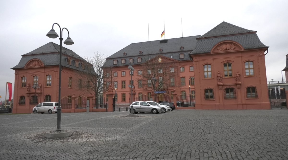 AfD will Abschaffung von Herkunftssprachen-Unterricht und mehr Polizei AfD will Abschaffung von Herkunftssprachen-Unterricht und mehr Polizei