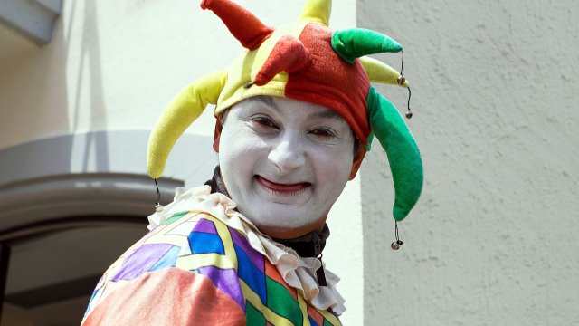 Mann in Clownskostüm nach Drohungen gegen seine Frau festgenommen