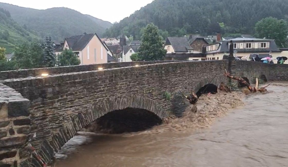 Experte: Menschen am Rhein frühzeitig bei Hochwasserschutz einbinden 