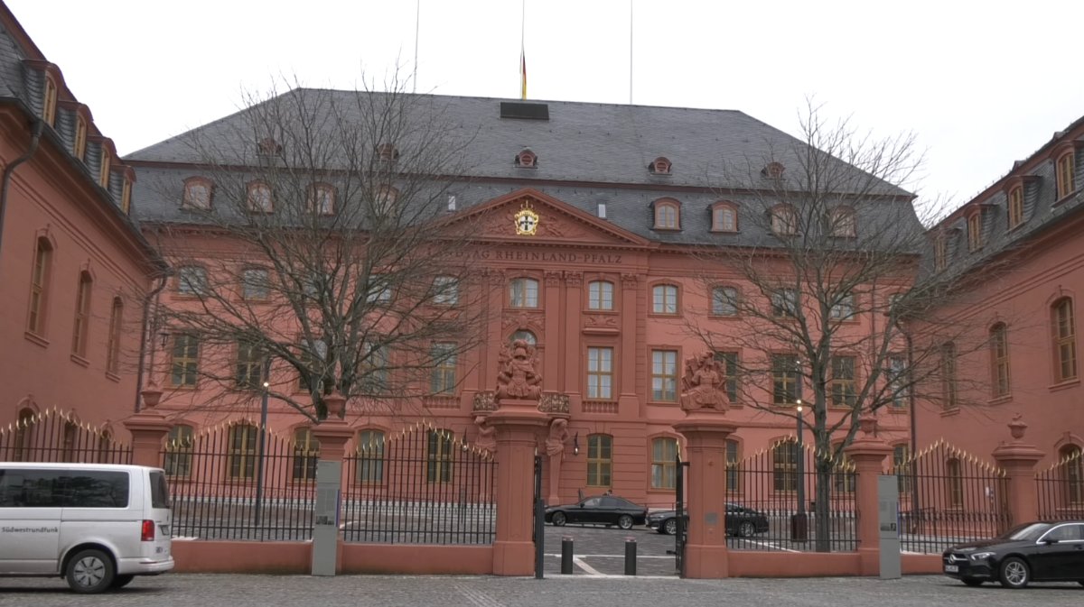 Redezeit für Fraktionslose soll begrenzt werden Redezeit für Fraktionslose soll begrenzt werden