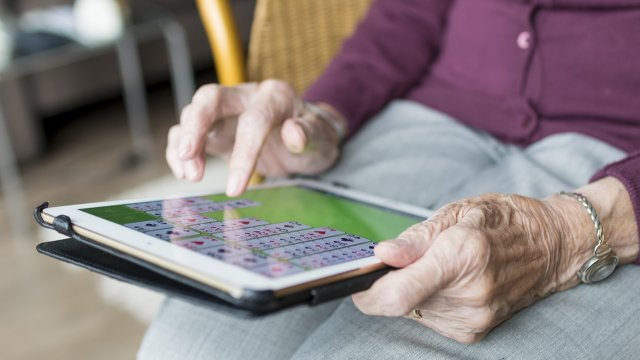 600 Freiwillige helfen Senioren mit Computer und Handy
