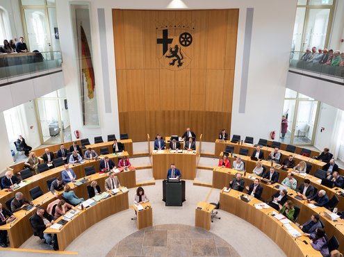 Landtag bietet Unternehmen Programm für Demokratiebildung an
