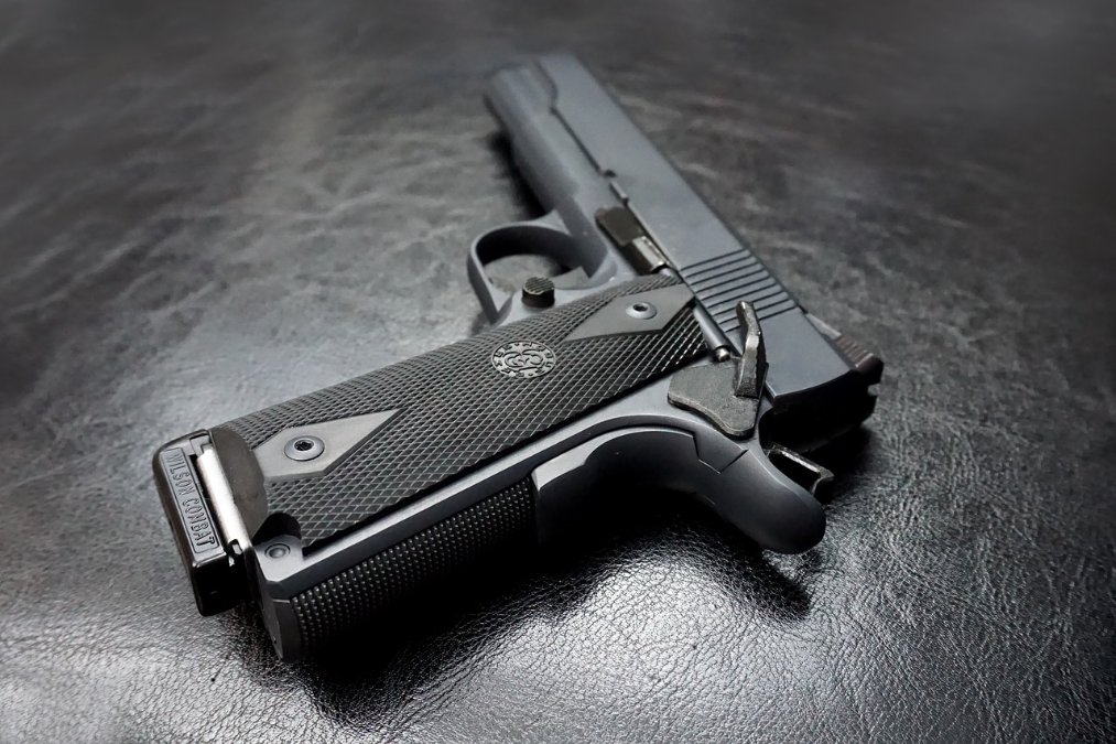 Streit endet mit Drohung einer Schusswaffe Streit endet mit Drohung einer Schusswaffe