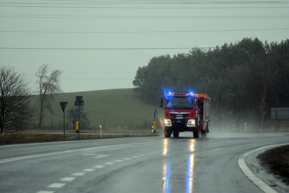 Wohnhausbrand im Westerwald - Mann wird über Balkon gerettet