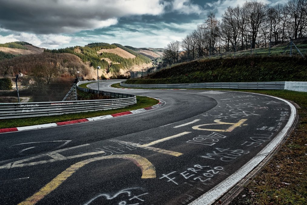 Zwei Schwerverletzte bei Unfall auf Nürburgring Zwei Schwerverletzte bei Unfall auf Nürburgring