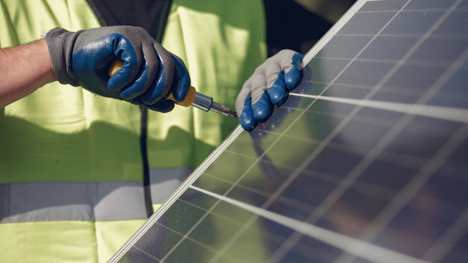 Balkon-Photovoltaik: Neuwied gibt ihren Bürgern 100 Euro dazu