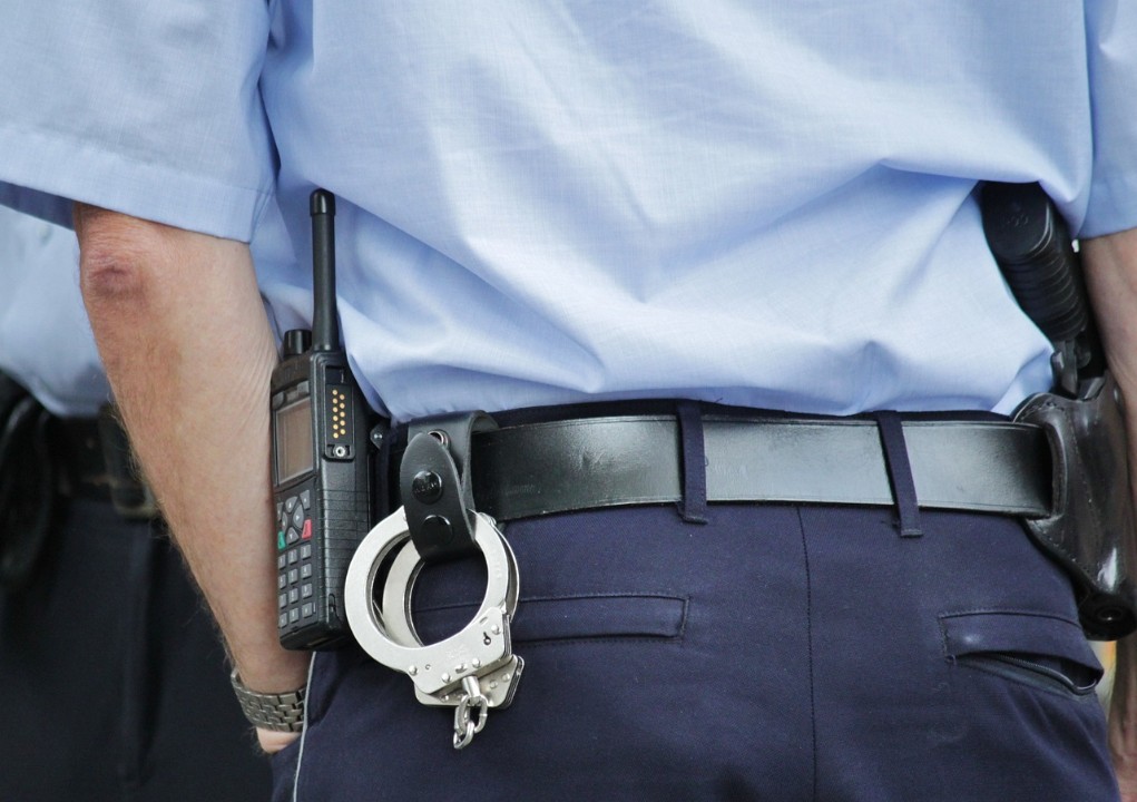 Höhr-Grenzhausen: Lehrkraft mit Messer bedroht - Polizei nimmt Frau fest Höhr-Grenzhausen: Lehrkraft mit Messer bedroht - Polizei nimmt Frau fest