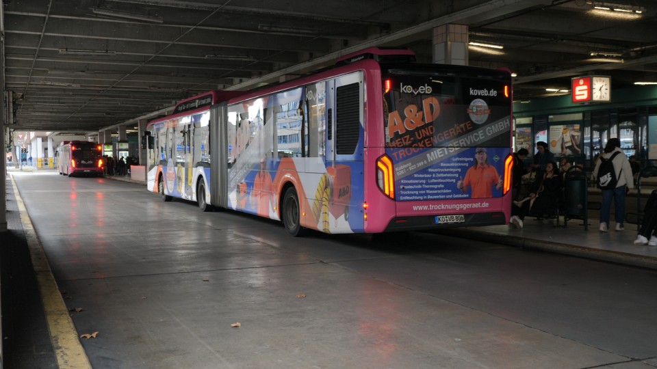 Fahrgäste beruhigt - Einigung im privaten Busgewerbe wendet weitere Streiks ab