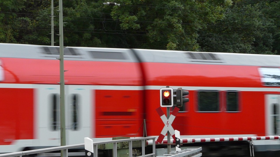 Westerwaldkreis: Sperrung zweier Bahnübergänge 