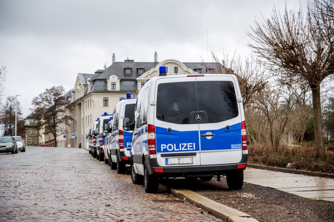Westerwaldkreis: Lehrkraft mit Messer bedroht - Polizei nimmt Frau fest Westerwaldkreis: Lehrkraft mit Messer bedroht - Polizei nimmt Frau fest